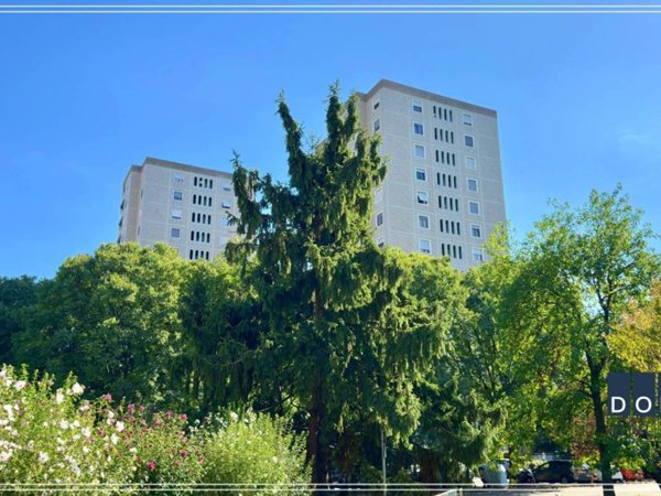 appartamento in vendita a Milano in zona Trenno