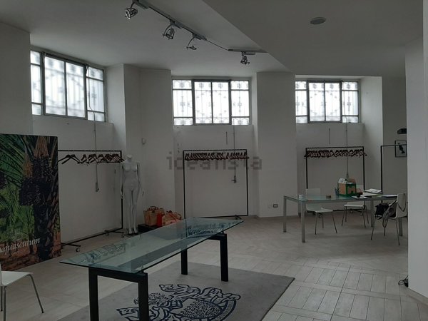 ufficio in vendita a Milano in zona Ponte Seveso