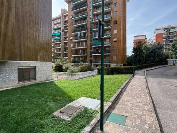 appartamento in vendita a Milano in zona Lorenteggio