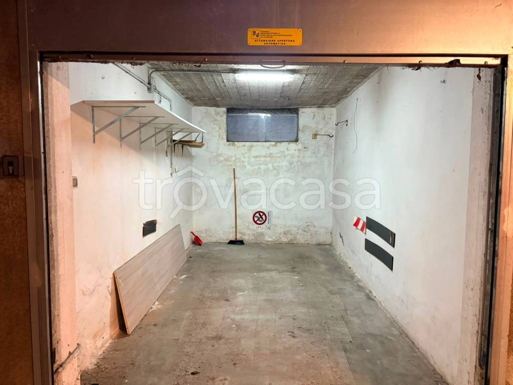 box auto in vendita a Milano in zona Forze Armate