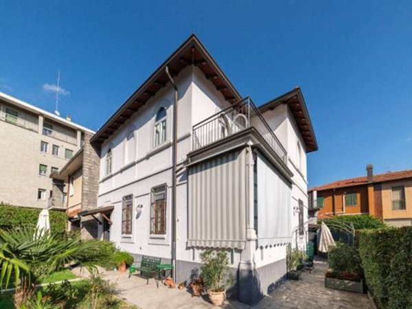 casa indipendente in vendita a Milano in zona Montalbino