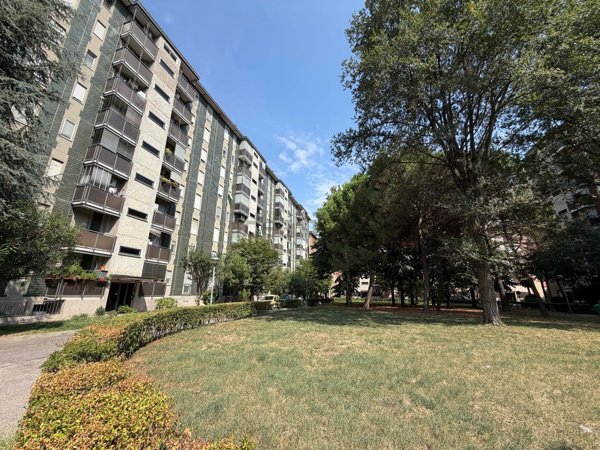 appartamento in vendita a Milano in zona Gallaratese