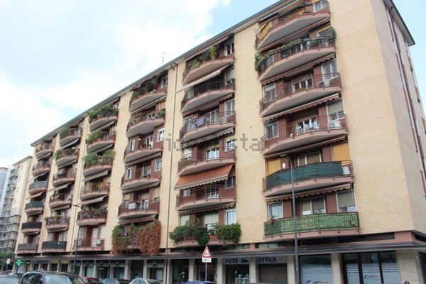 appartamento in vendita a Milano in zona Gallaratese