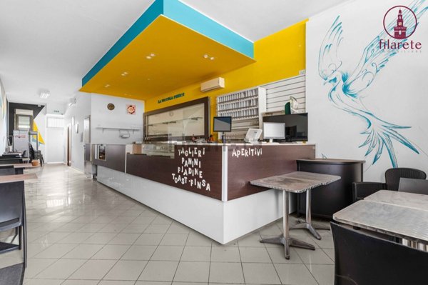 locale commerciale in vendita a Milano in zona Famagosta