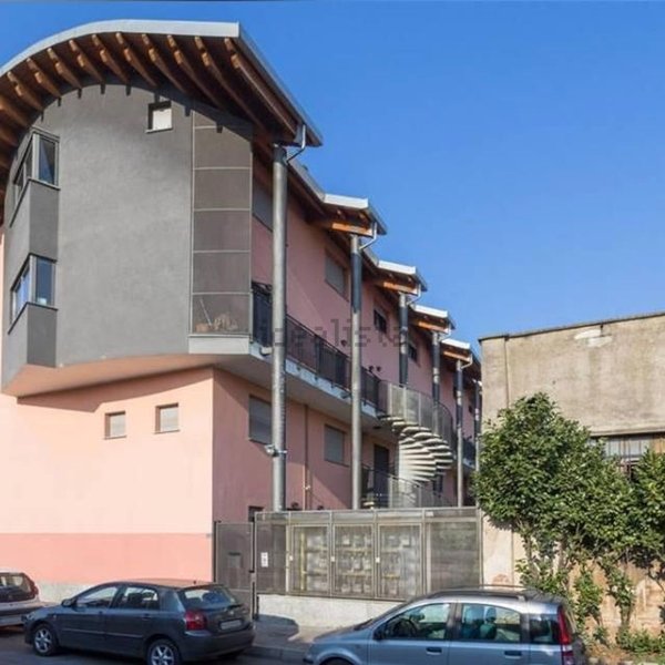 appartamento in vendita a Milano in zona Lorenteggio