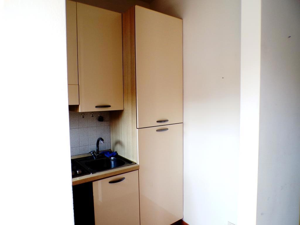 appartamento in vendita a Milano in zona Lorenteggio