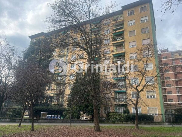 appartamento in vendita a Milano in zona Lorenteggio