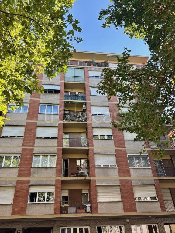appartamento in vendita a Milano in zona Ghisolfa