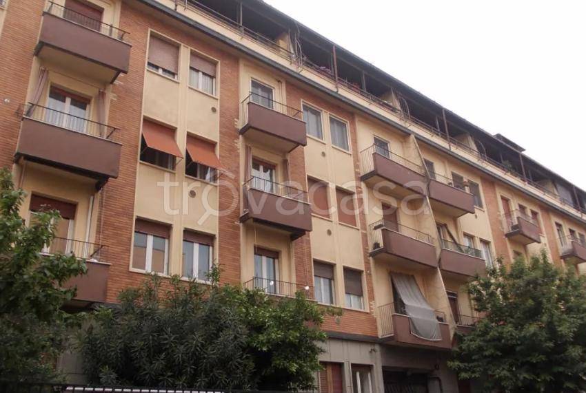 locale commerciale in vendita a Milano in zona Piazzale Lodi