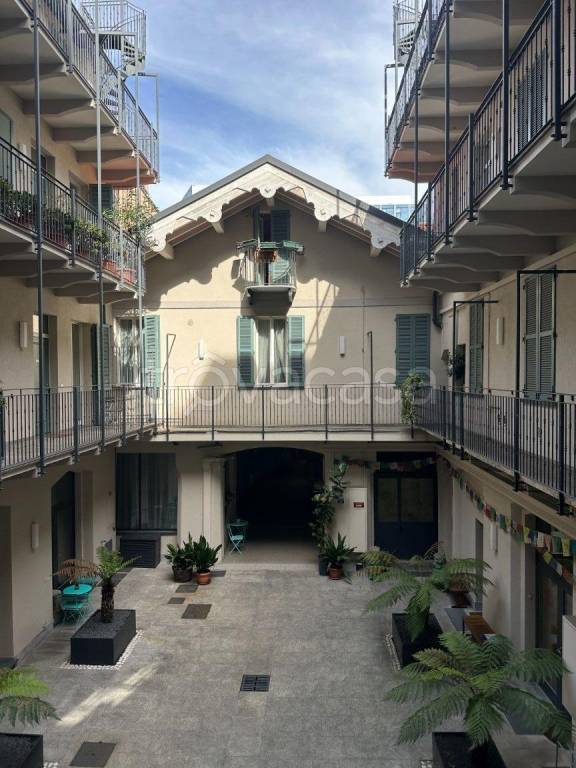 appartamento in vendita a Milano in zona Porta Nuova