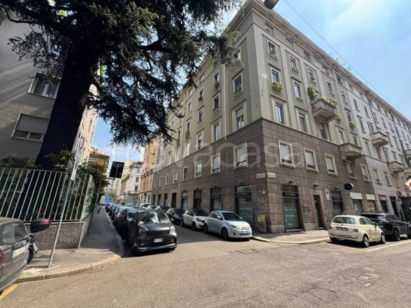 appartamento in vendita a Milano in zona Guastalla