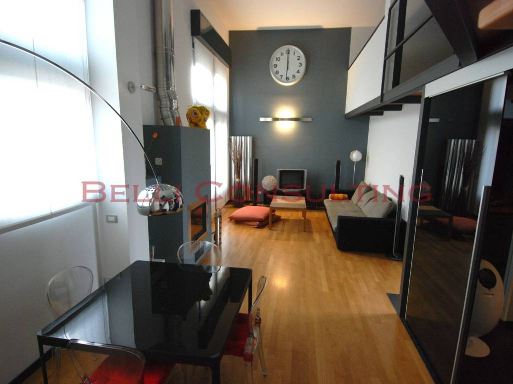 locale commerciale in vendita a Milano in zona Piazzale Lodi