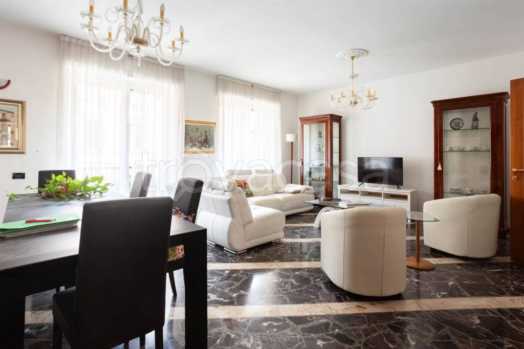 appartamento in vendita a Milano in zona XXII Marzo