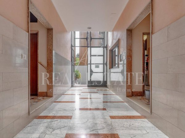 appartamento in vendita a Milano in zona Lorenteggio