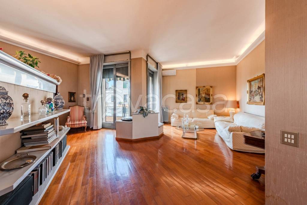 appartamento in vendita a Milano in zona Centro Direzionale