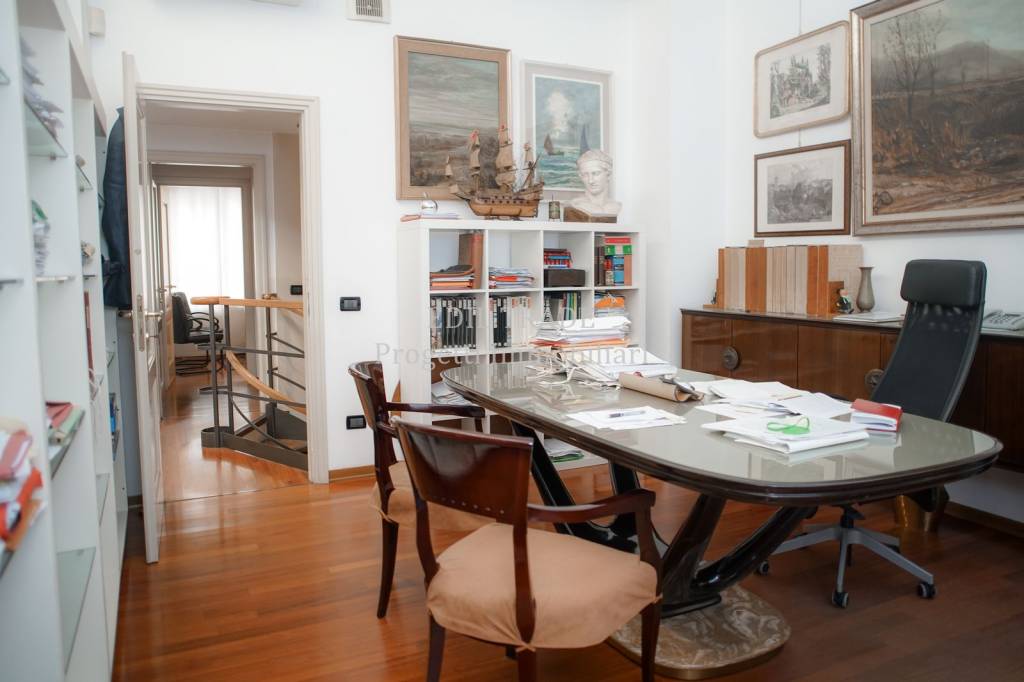 ufficio in vendita a Milano in zona Guastalla