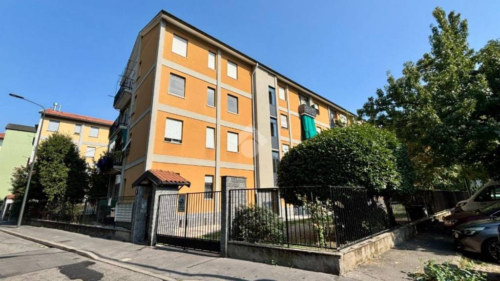 appartamento in vendita a Milano in zona Baggio