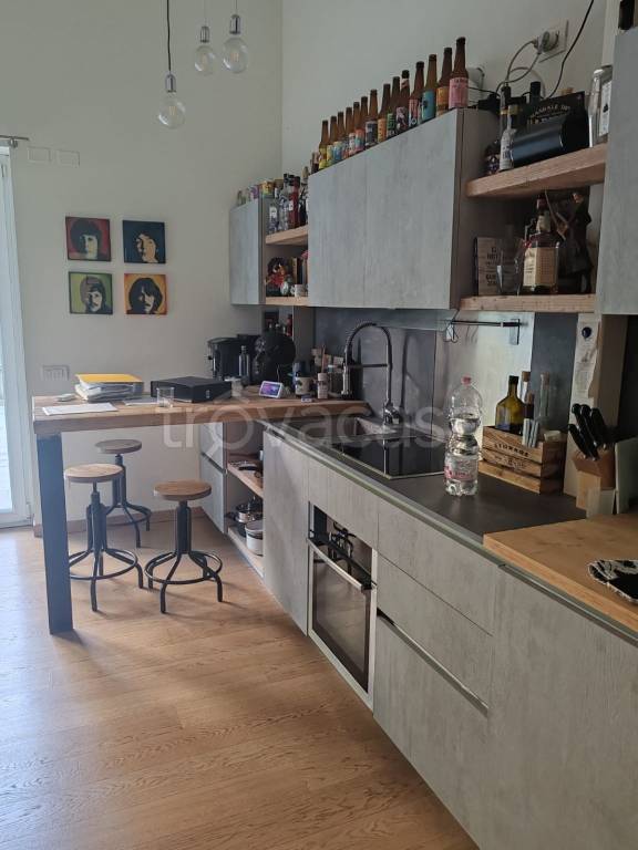 appartamento in vendita a Milano in zona Farini