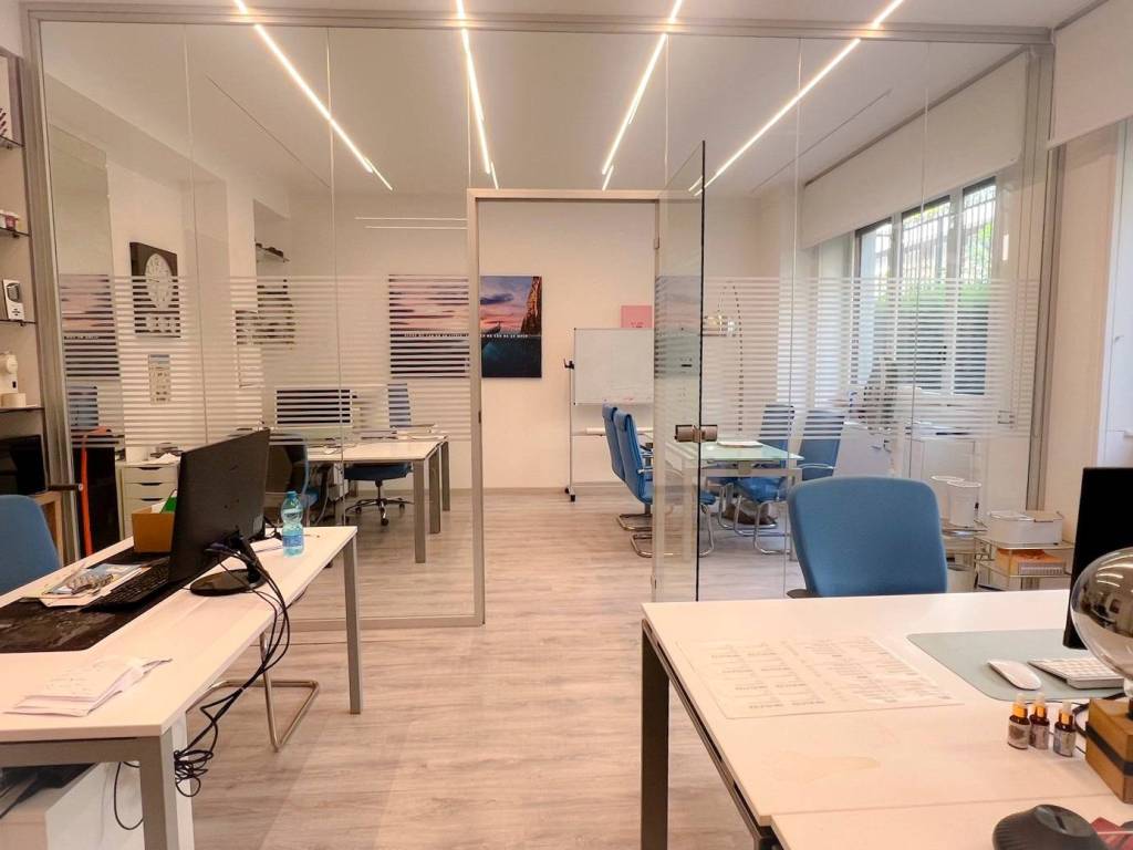 ufficio in vendita a Milano in zona Città Studi