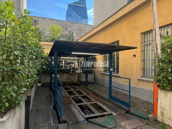 box auto in vendita a Milano in zona Porta Nuova