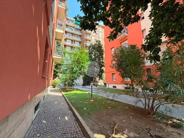 appartamento in vendita a Milano in zona Lorenteggio