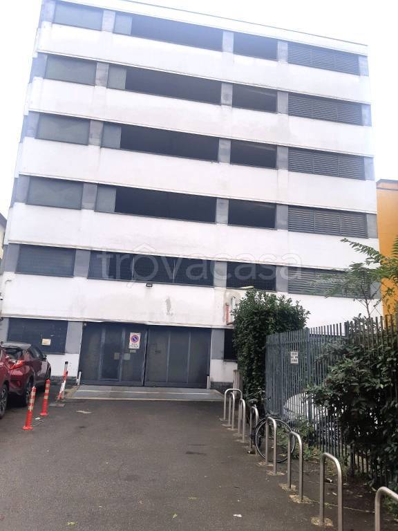 box auto in vendita a Milano in zona Porta Genova