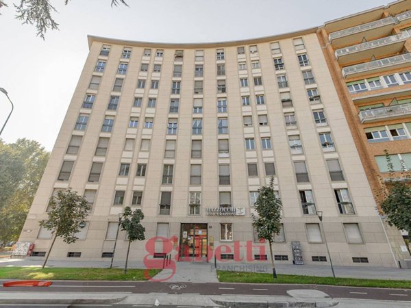 appartamento in vendita a Milano in zona Lorenteggio
