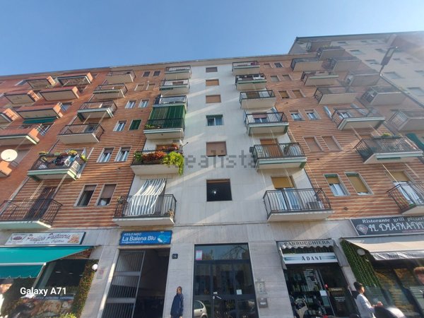 appartamento in vendita a Milano in zona Lorenteggio