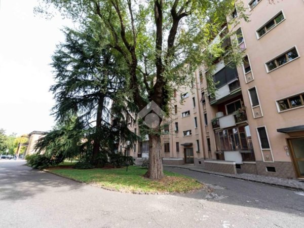 appartamento in vendita a Milano in zona Lorenteggio