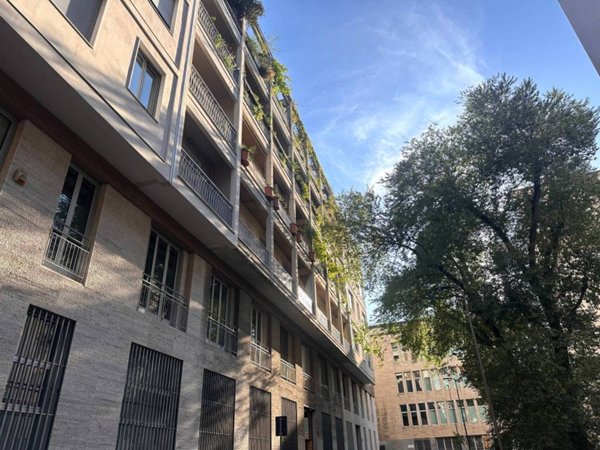 appartamento in vendita a Milano in zona Guastalla