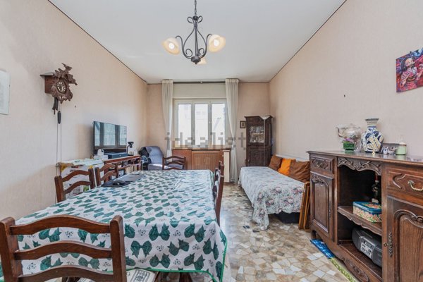 appartamento in vendita a Milano in zona Corsica