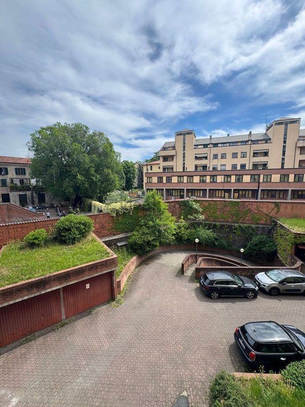 appartamento in vendita a Milano in zona Porta Ticinese