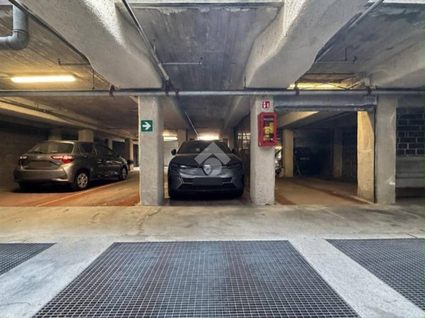 box auto in vendita a Milano in zona De Angeli