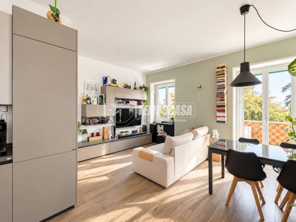 appartamento in vendita a Milano in zona Lorenteggio