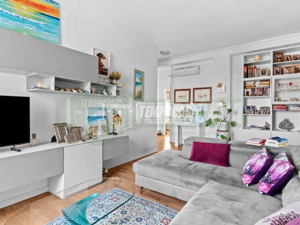 appartamento in vendita a Milano in zona Morivione
