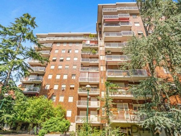 appartamento in vendita a Milano in zona Lorenteggio