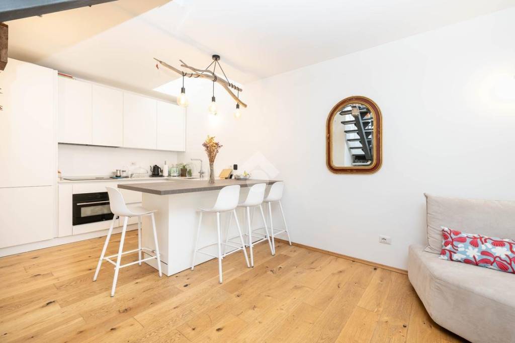 appartamento in vendita a Milano in zona Lorenteggio