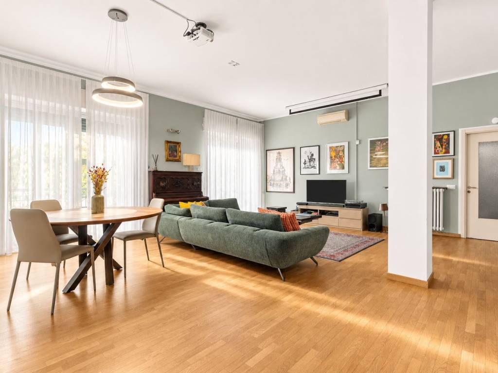 appartamento in vendita a Milano in zona Famagosta