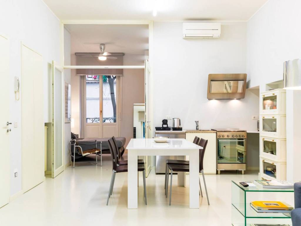 appartamento in vendita a Milano in zona Porta Tenaglia