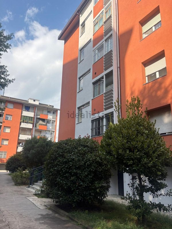 appartamento in vendita a Milano in zona Lorenteggio