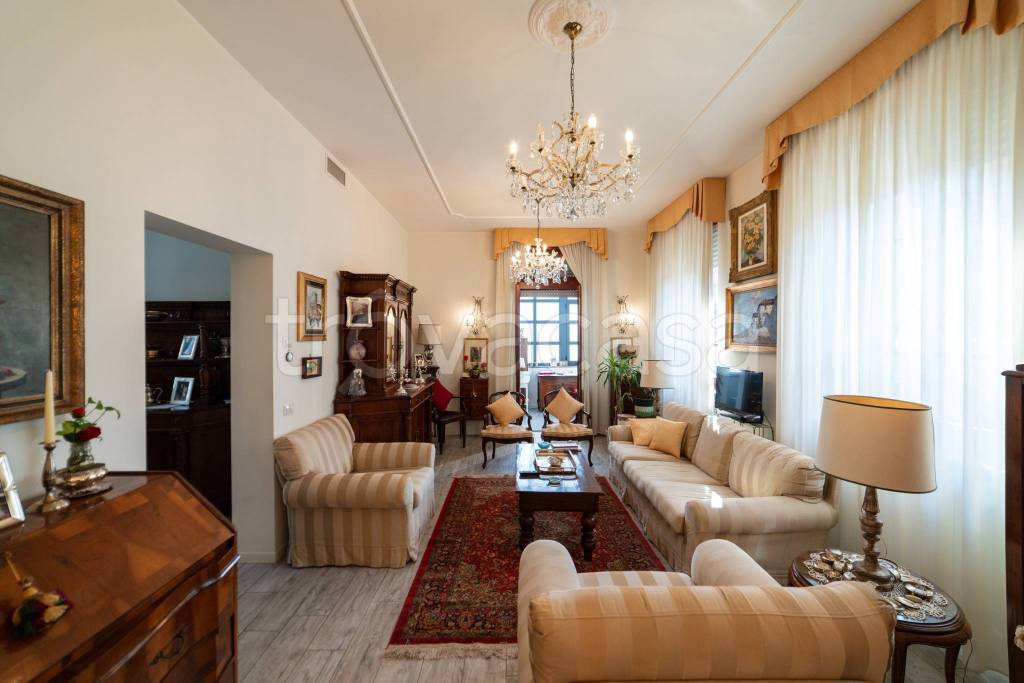 casa indipendente in vendita a Milano in zona Montalbino
