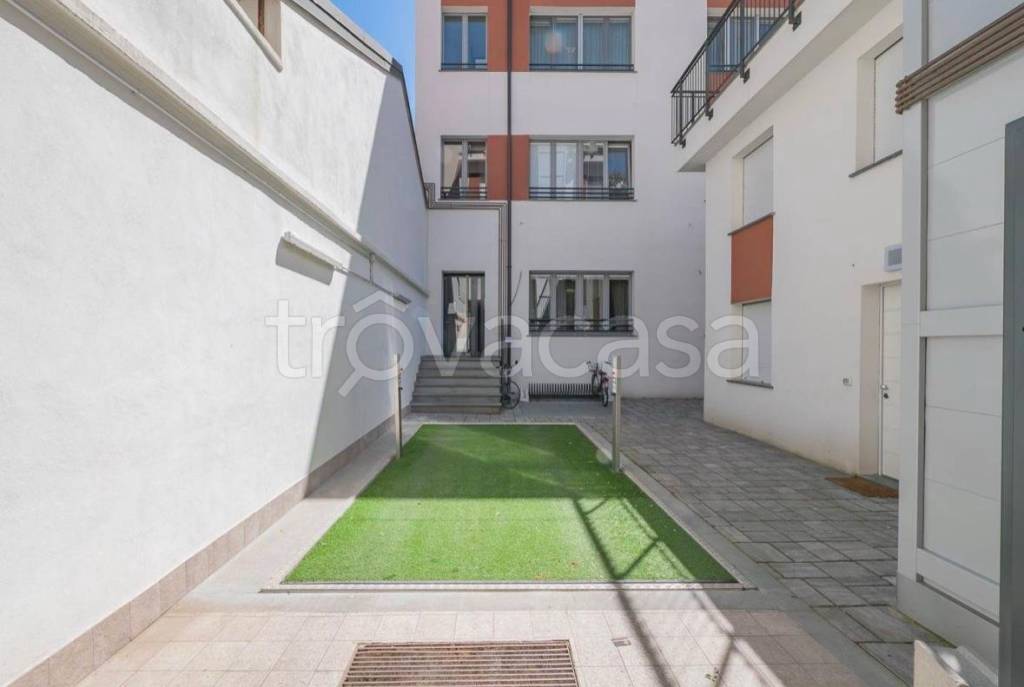 appartamento in vendita a Milano in zona Corvetto