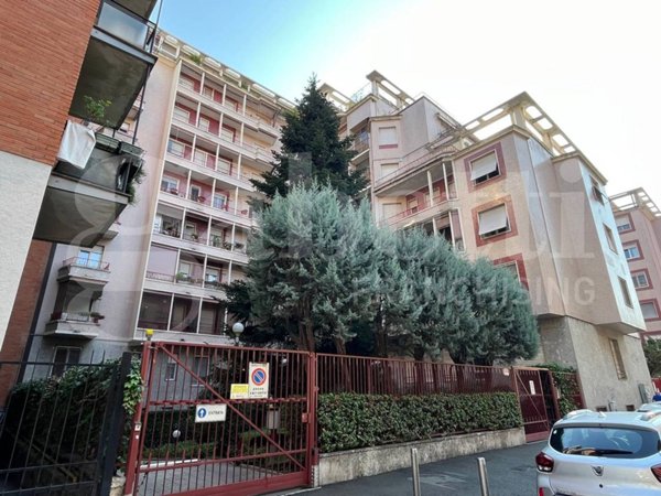 appartamento in vendita a Milano in zona Lorenteggio
