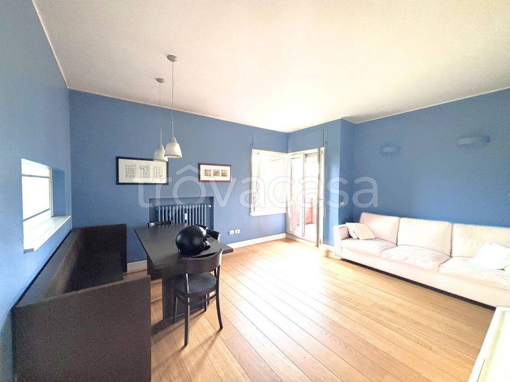 appartamento in vendita a Milano in zona Baggio