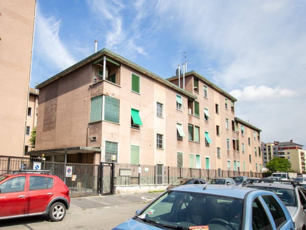 box auto in vendita a Milano in zona Dergano