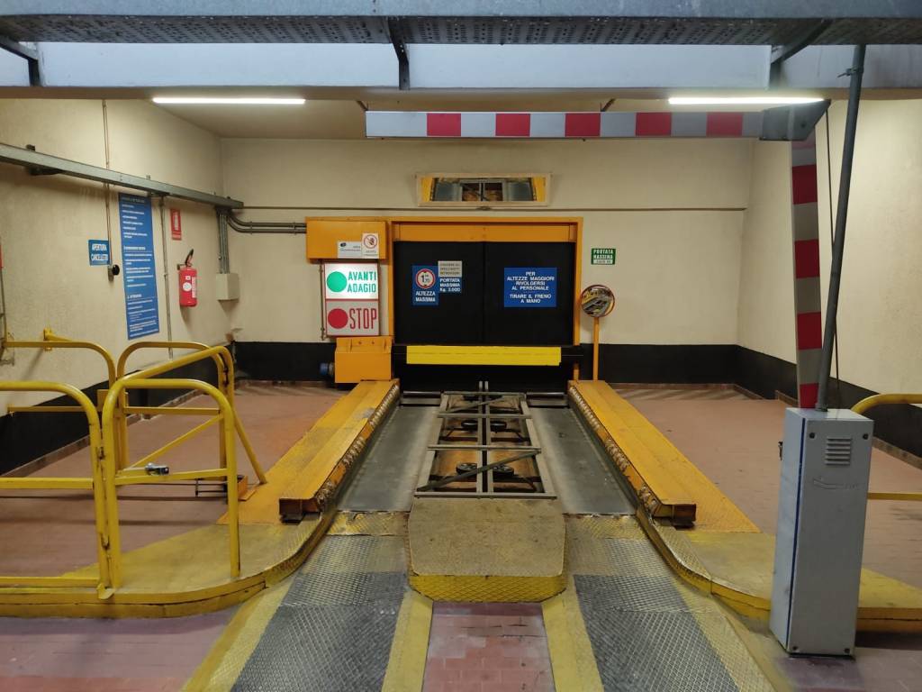 box auto in vendita a Milano