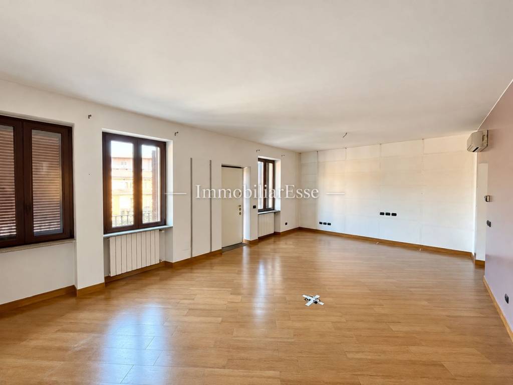 appartamento in vendita a Milano in zona Figino