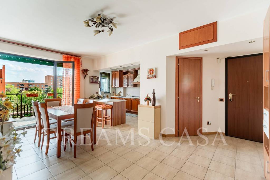appartamento in vendita a Milano in zona Adriano
