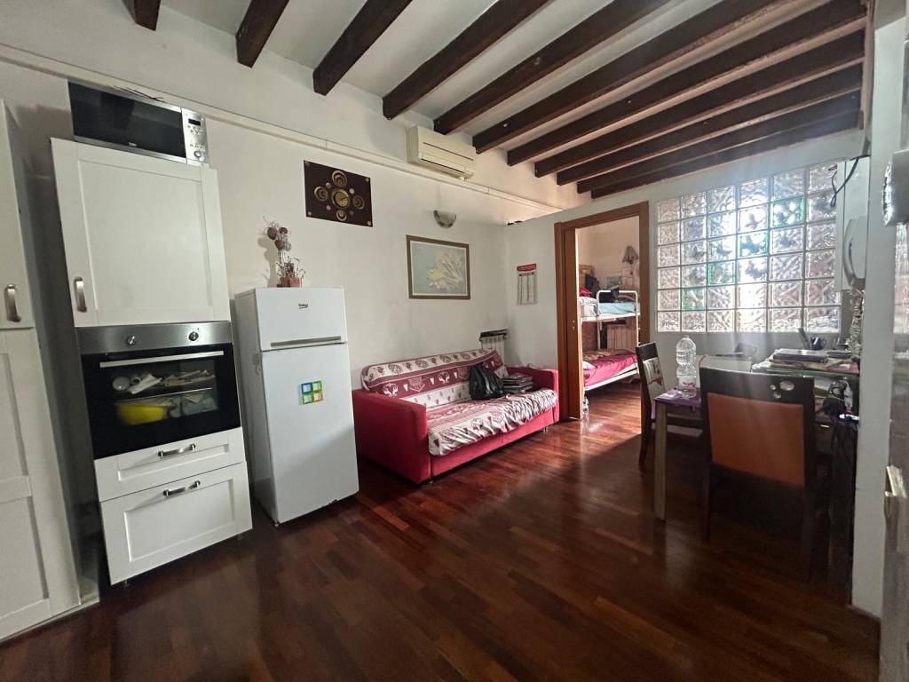 appartamento in vendita a Milano in zona Loreto