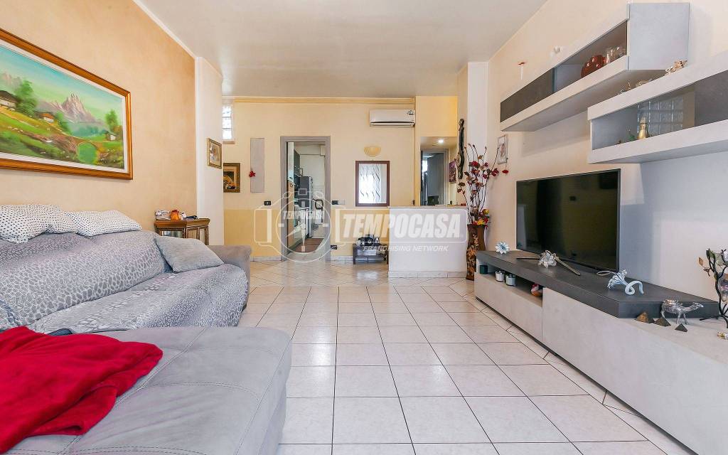 appartamento in vendita a Milano in zona Quarto Oggiaro